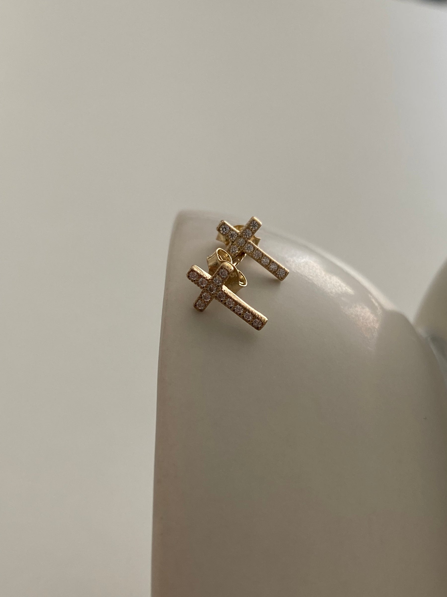 Cross Zirconia Stud - Gold